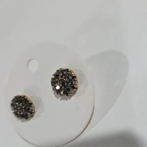 Black & Gold Cluster Stud Earrings – Minimalist Faceted Gem Statement Jewelry - Picture 6 of 8